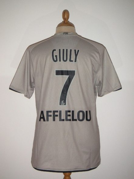 Maillot porté au stade Deschaseaux contre le Havre le 15/11/08. 1er match avec le sponsor en blanc. Victoire 3 à 1. 2ème but de Giuly.